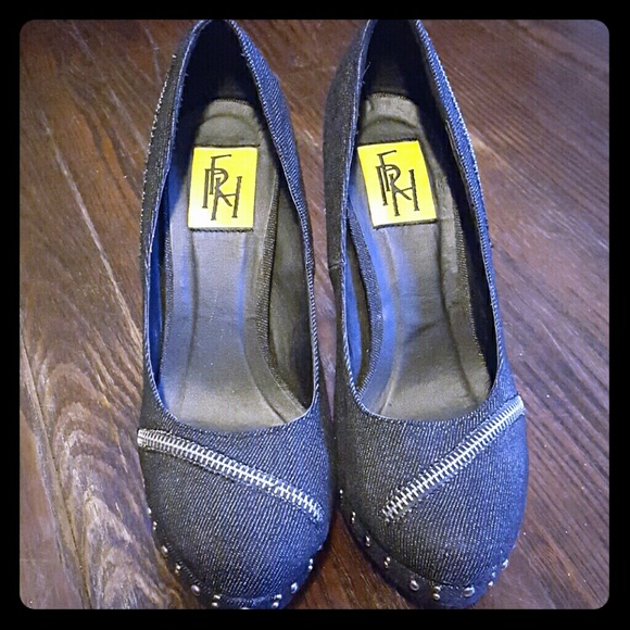 Denim platform pumps