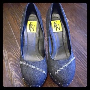 Denim platform pumps