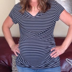 Maternity short sleeve shirt