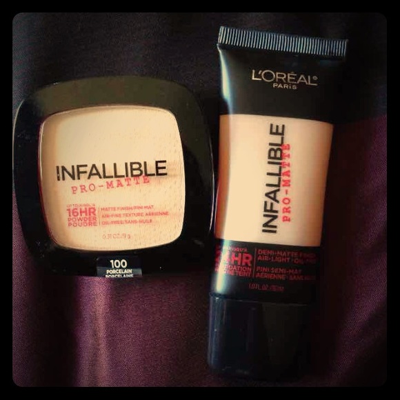 Revlon INFALLIBLE concealer set
