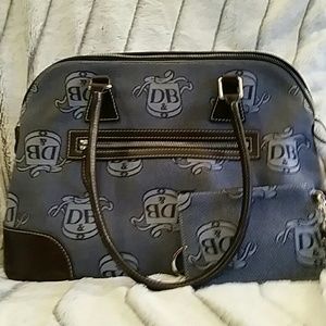 Traditional dooney's purse