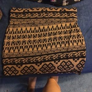 Lily rose pencil skirt size can fit small - large