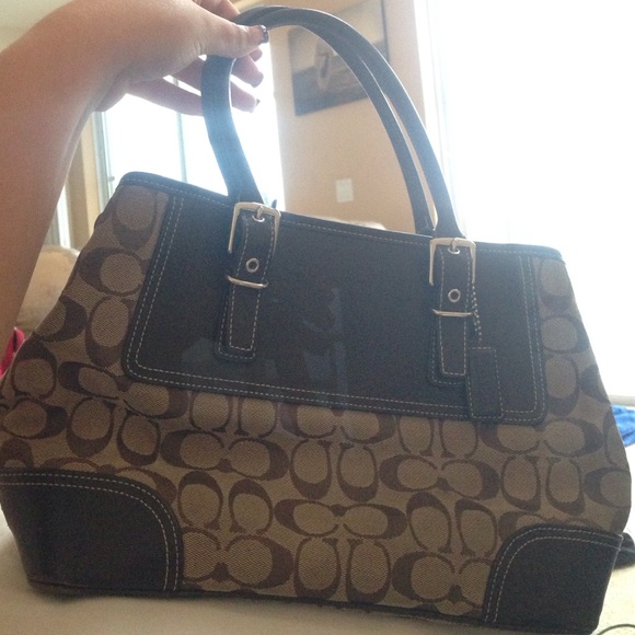 Medium sized Coach purse👜