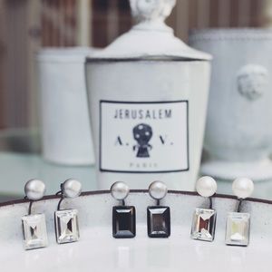 Earring (each set as white, black or silver)