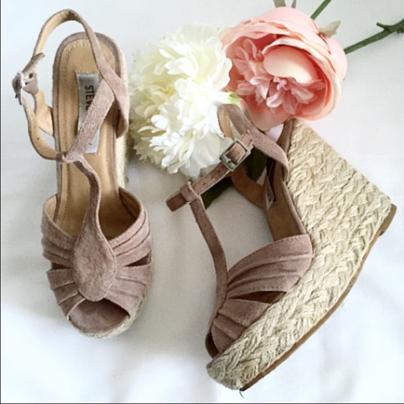 Steve Madden Shoes - 💥FINAL PRICE💥.  Steve Madden Espadrille Wedges