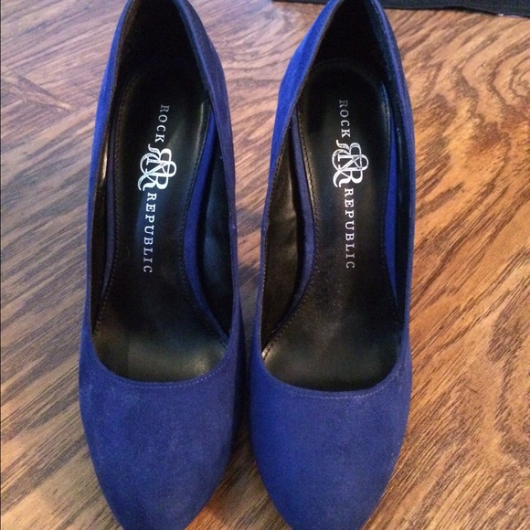 Royal blue pumps