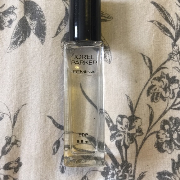 Femina roll on perfume