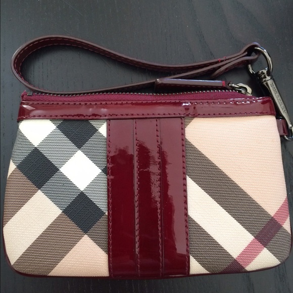Burberry Handbags - Burberry Nova Check Wristlet
