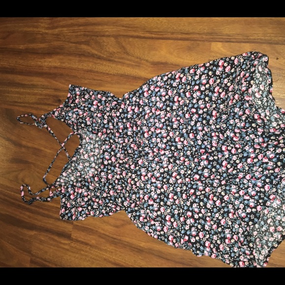 "Divided" H&M Floral Romper - Picture 2 of 3