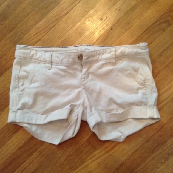 Hollister khaki shorts!