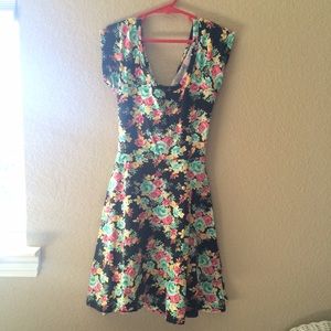Floral criss-cross Dress