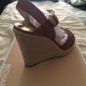 100% AUTHENTIC Michael Kors S 6 brand new sandels