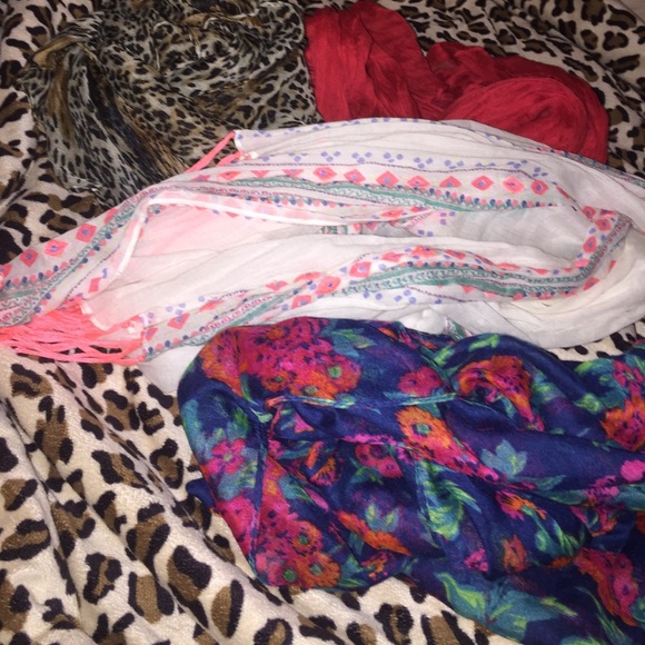 BUNDLE of scarves - Picture 2 of 3