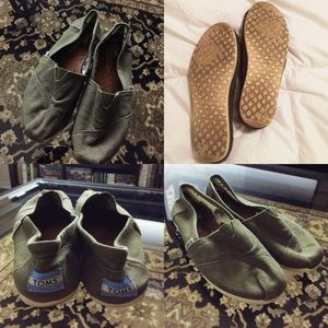 Olive green Toms