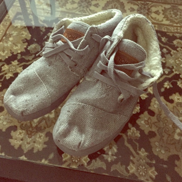 🚫SOLD🚫Grey boot Toms