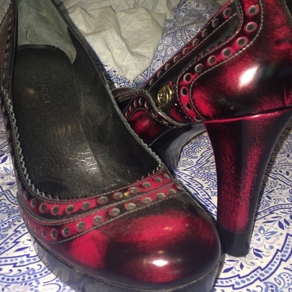 100% AUTHENTIC GUCCI HEELS