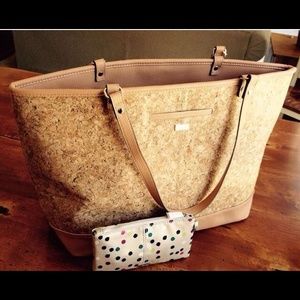 Thirty-one Style Setter Tote with matching wallet.