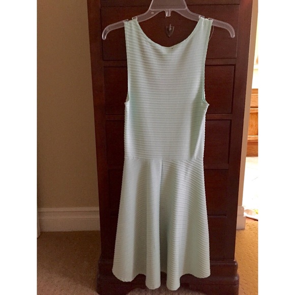 Mint green dress - Picture 2 of 4