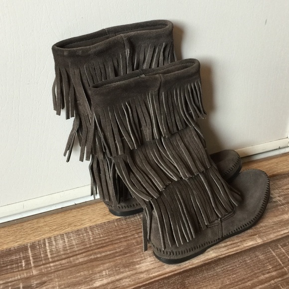 Gray Minnetonka Fringe Boots💙