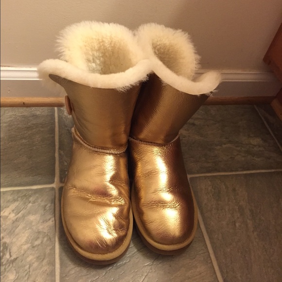 Like new metallic gold uggs