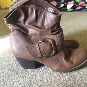 *SOLD* Maurices Booties