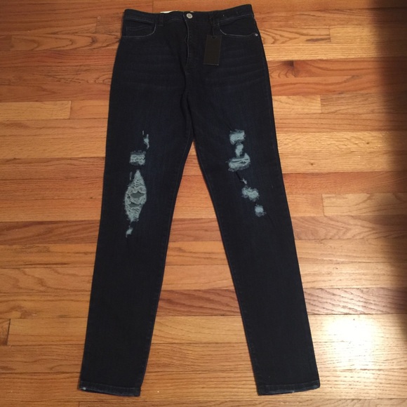 High Rise Jeans with ripped detail