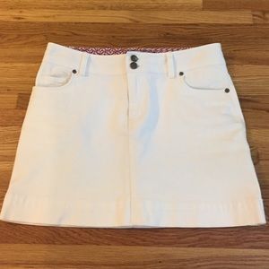 White vineyard vines skirt