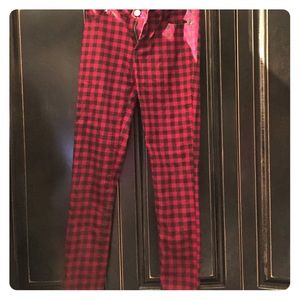 Cute cute red and black check skinnies!