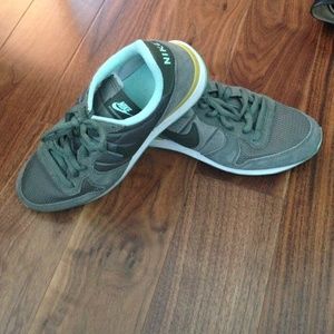 Nike internationalist