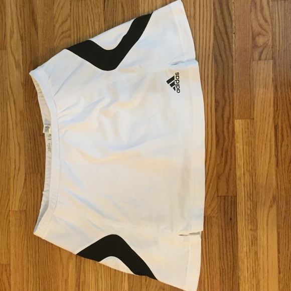 White and black tennis skort