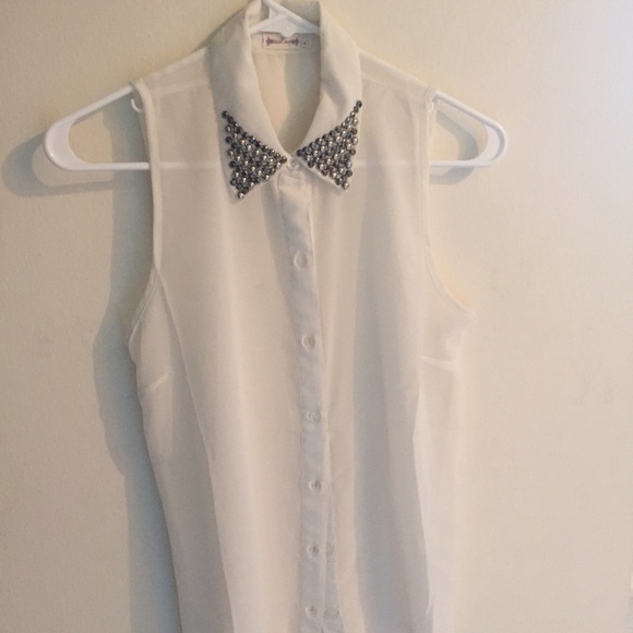 Sleveless White Shirt with Studded Collar