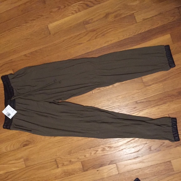 Guess Brinsley Trim Jogger - Picture 2 of 4