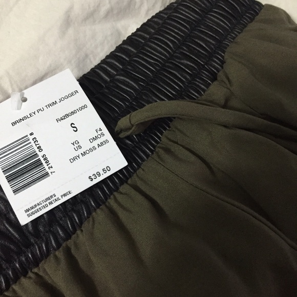 Guess Brinsley Trim Jogger - Picture 4 of 4