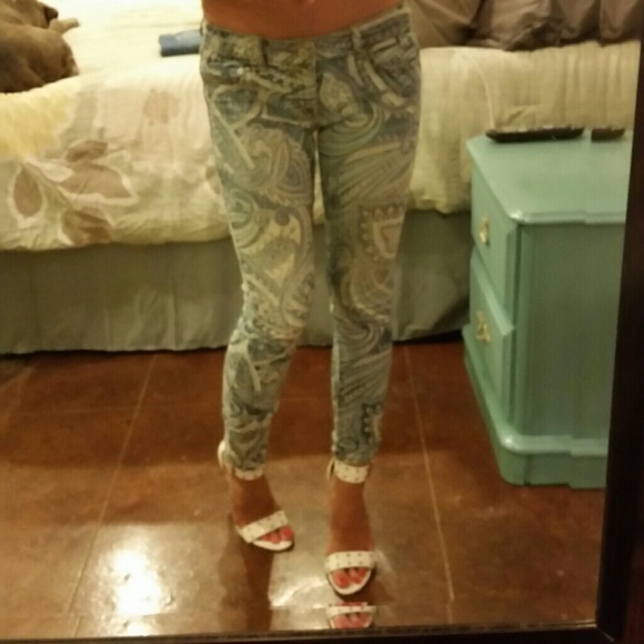 ----SOLD---- AE  Graffitti Print Skinny jeans