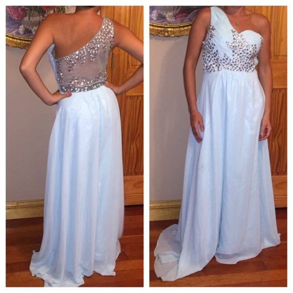 Beautiful gown PROM - Picture 1 of 4