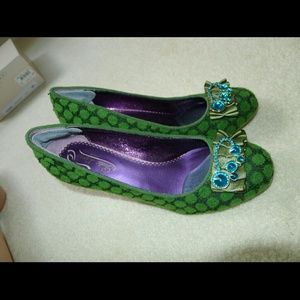World's cutest green pumps shoes blue crystals 39