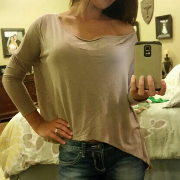 ----SOLD---Taupe 3/4 sleeve slinky top