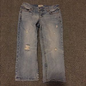 Distressed boyfriend for cropped jeans