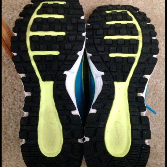 SOLD - Nike Dual Fusion Women's 7.5 - Picture 3 of 4
