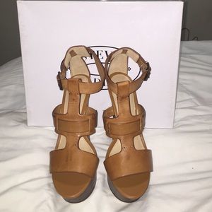 STEVE MADDEN WEDGES -- "WYLAND"