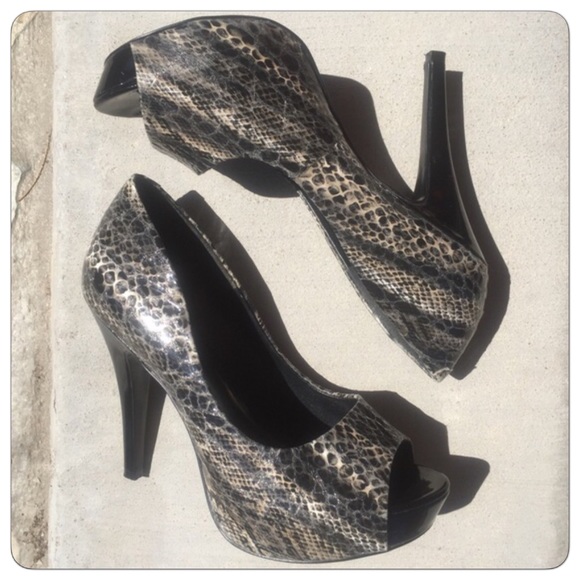 Jessica Simpson Shoes - ♣️ Jessica Simpson snakeskin amandex heels