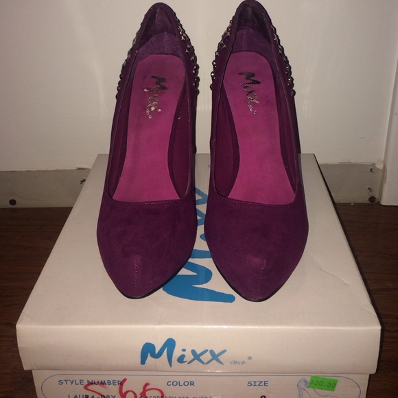 Raspberry studded pumps