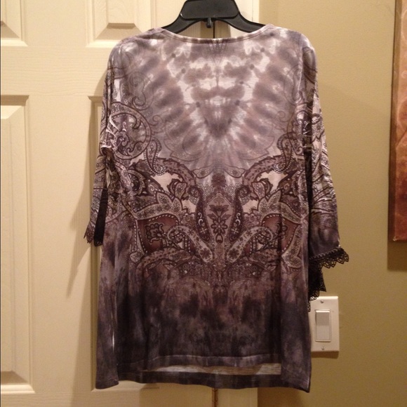 Pretty top - Picture 2 of 4