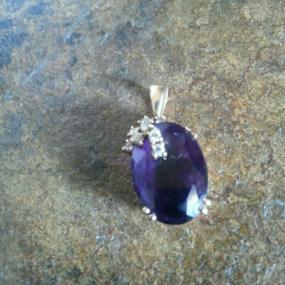 14kt gold amethyst pendent