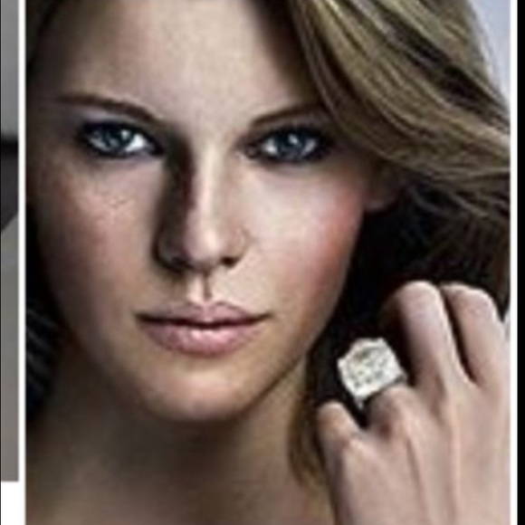 Swarovski crystal cocktail ring 💍