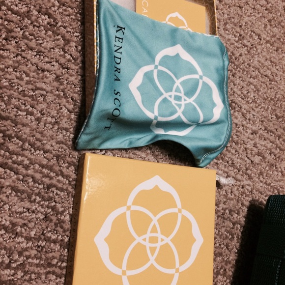 Kendra Scott earring sized jewelry bag and box