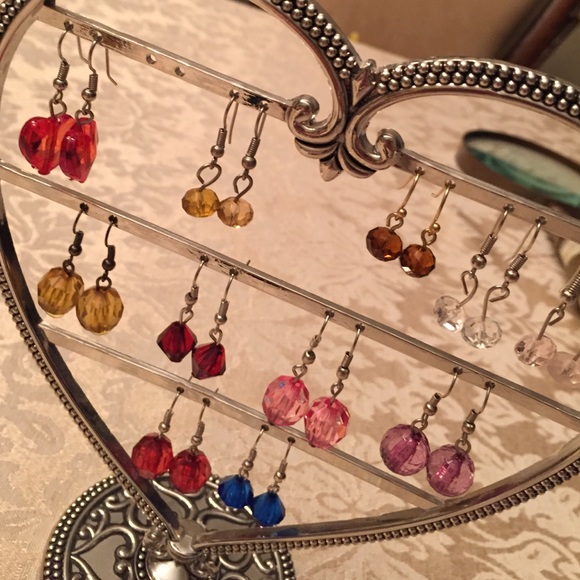 11 pair of plastic bead earrings - Picture 2 of 4