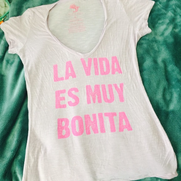 Tops - La Vida Es Muy Bonita T-Shirt Size L