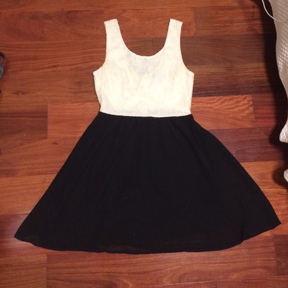 Forever 21 Lace Detailed Dress