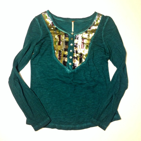 Tops - 💖cute sequined top💖 RESERVED